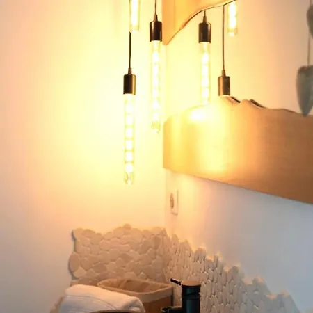 Loft Renove Avec Piscine Privee Et - Havre De Paix En Auvergne - Fr-1-489-337 * Cognat-Lyonne