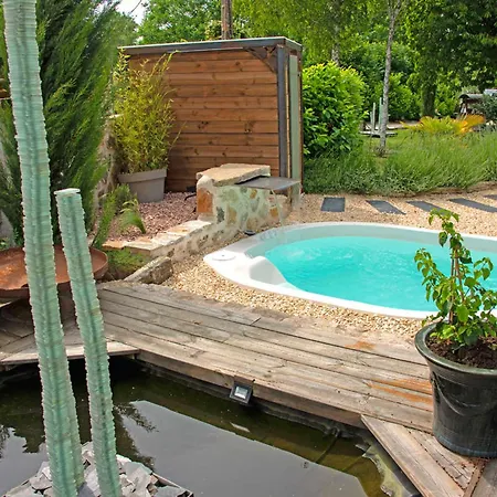 Loft Renove Avec Piscine Privee Et - Havre De Paix En Auvergne - Fr-1-489-337 *