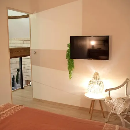 Loft Renove Avec Piscine Privee Et - Havre De Paix En Auvergne - Fr-1-489-337 Gospodarstwo wiejskie *