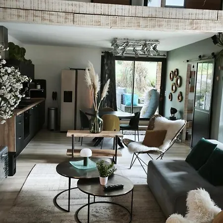 Loft Renove Avec Piscine Privee Et - Havre De Paix En Auvergne - Fr-1-489-337