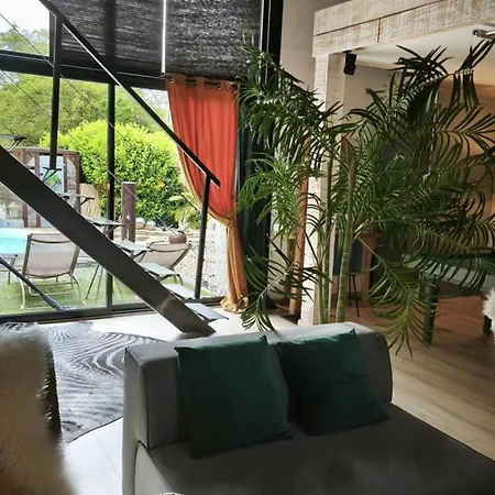 Loft Renove Avec Piscine Privee Et - Havre De Paix En Auvergne - Fr-1-489-337 * Cognat-Lyonne