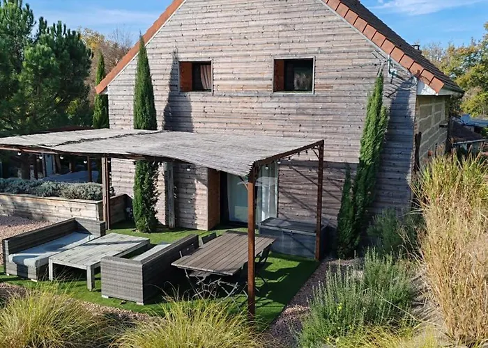 Loft Renove Avec Piscine Privee Et - Havre De Paix En Auvergne - Fr-1-489-337