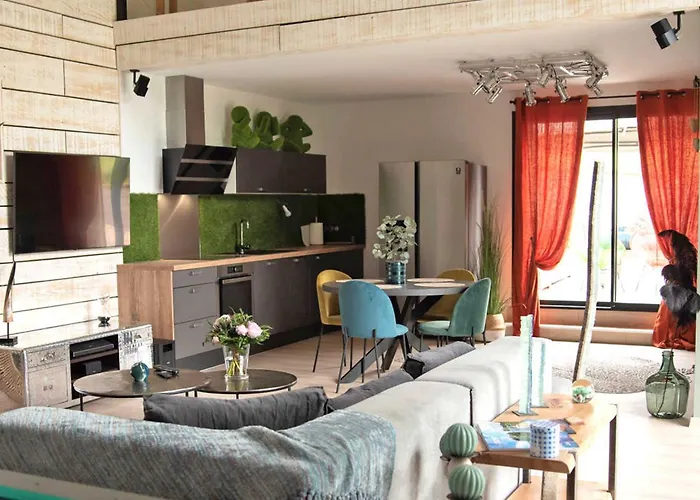 Loft Renove Avec Piscine Privee Et - Havre De Paix En Auvergne - Fr-1-489-337 Holiday home Cognat-Lyonne